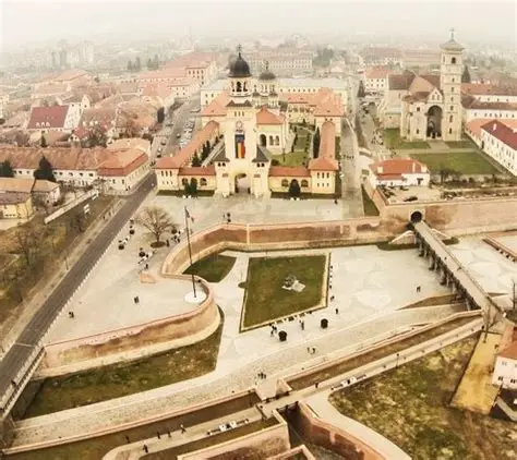 Poarta a III-a și Catedrala Încoronării, Alba Iulia